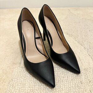 EUC Stunning Faux Black Pebbled Leather Pointed Toe Pumps with 4" Heel from H&M